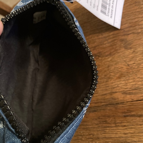 CHANEL Beaute Denim Carryall Makeup/Cosmetic Pouch/Bag with Dust Bag NWT - Picture 5 of 7